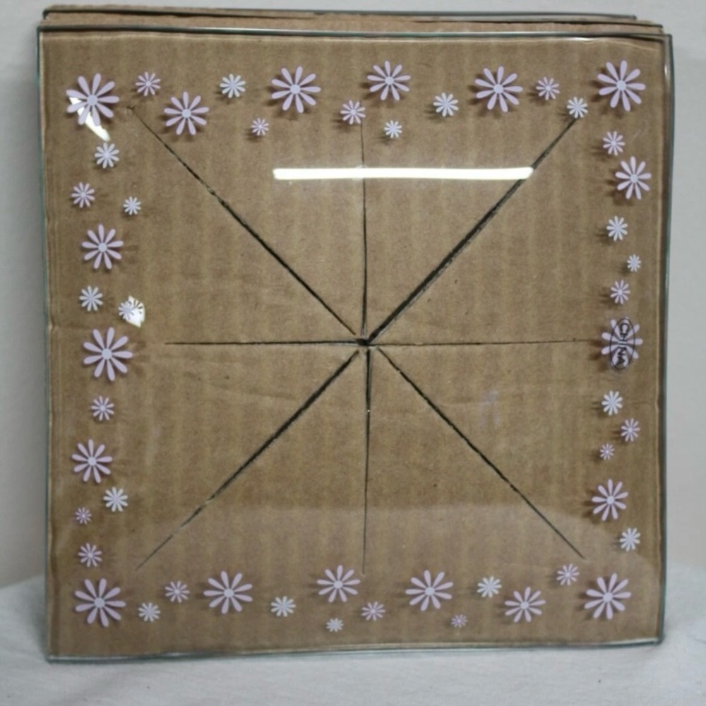 NEW - Pampered Chef Daisy Dessert Plates Set of 4 Glass 2818 Pink White Retired